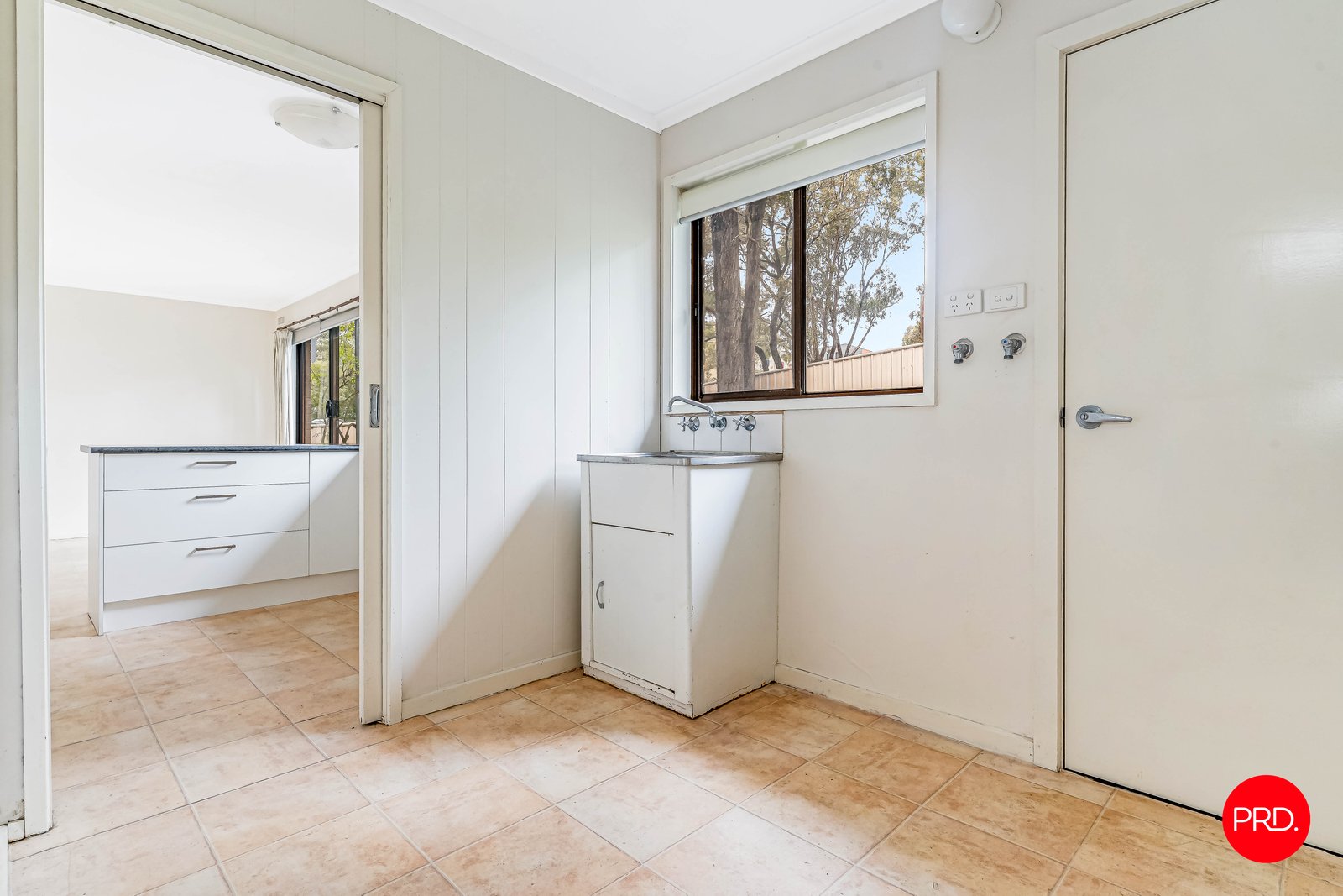 10 Hillview Street FLORA HILL 18