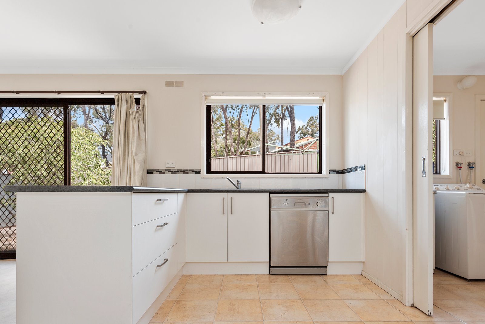 10 Hillview Street FLORA HILL 3