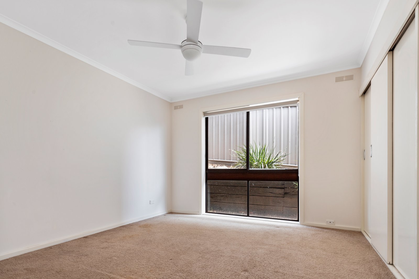 10 Hillview Street FLORA HILL 8