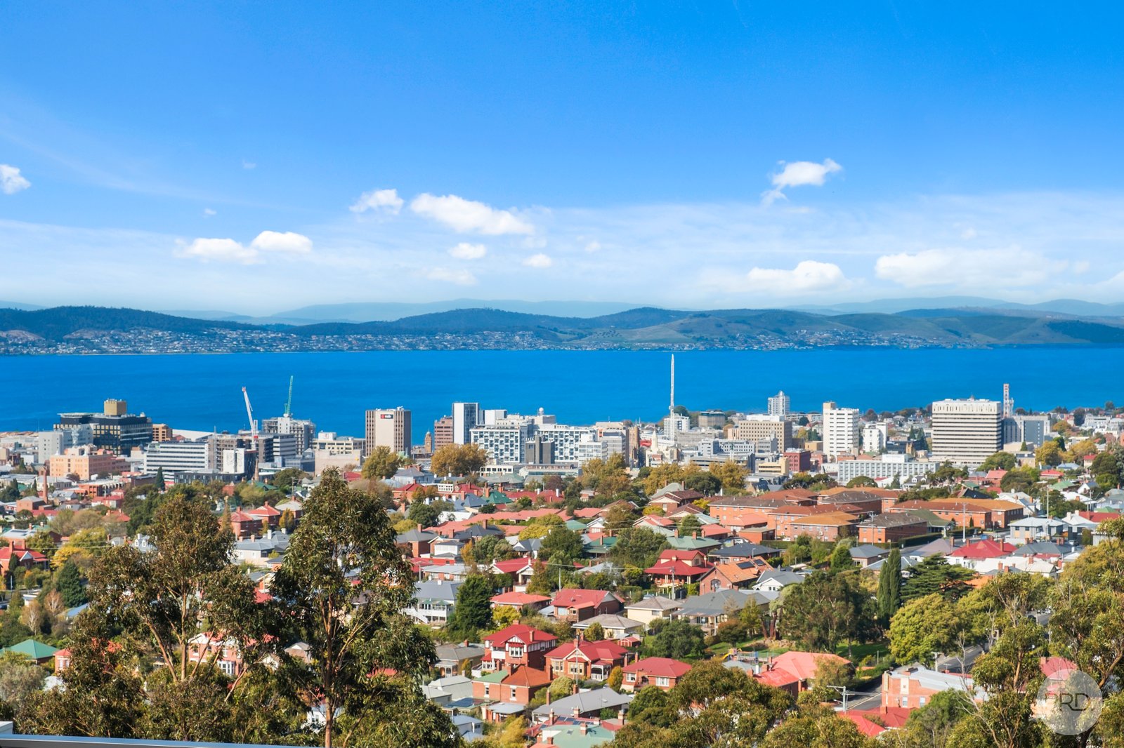 10 Hooper Crescent MOUNT STUART 2