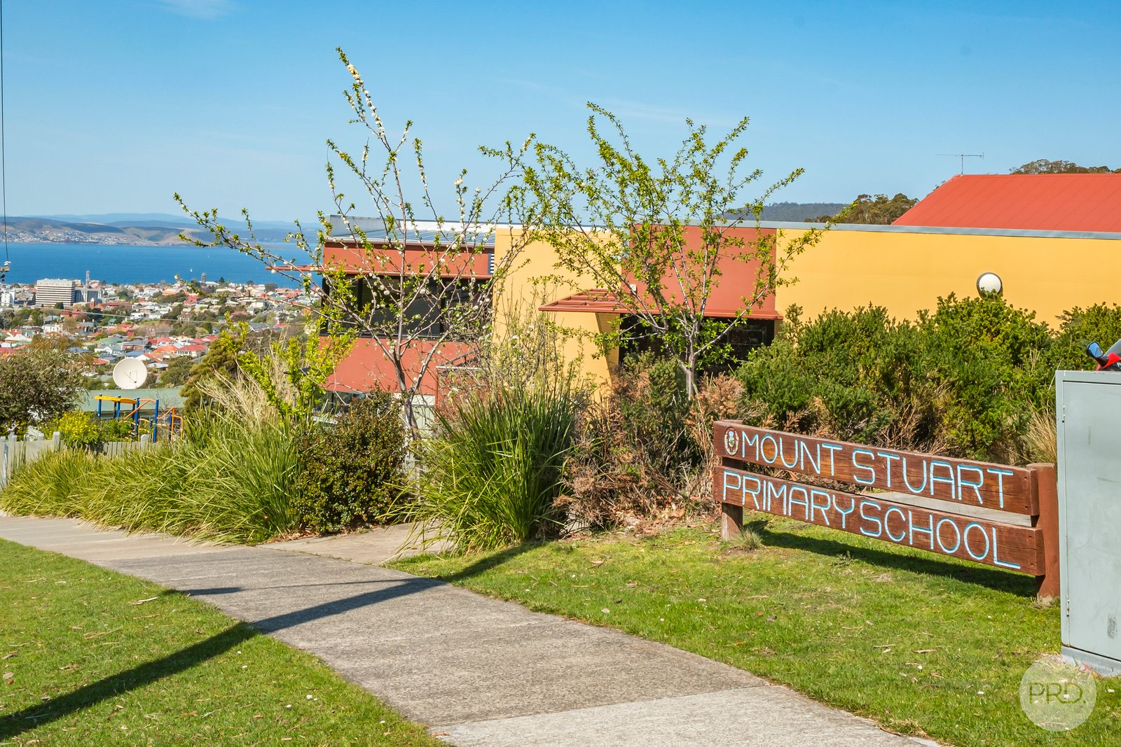 10 Hooper Crescent MOUNT STUART 26