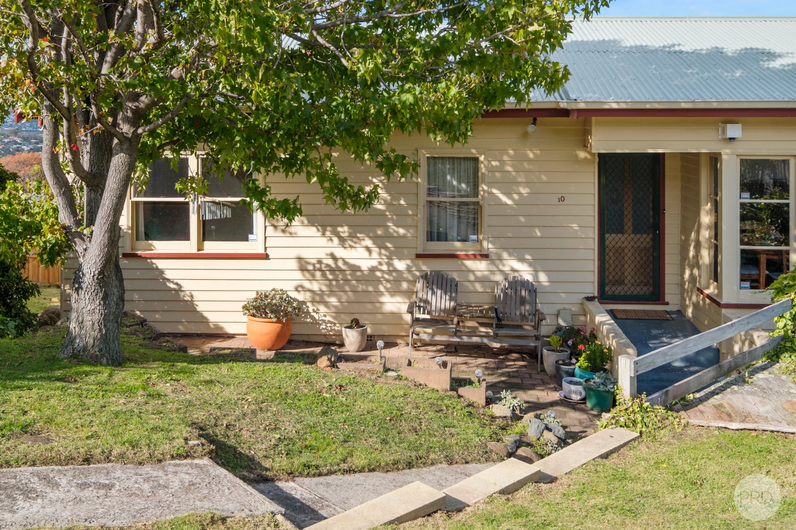 10 Hooper Crescent MOUNT STUART 27