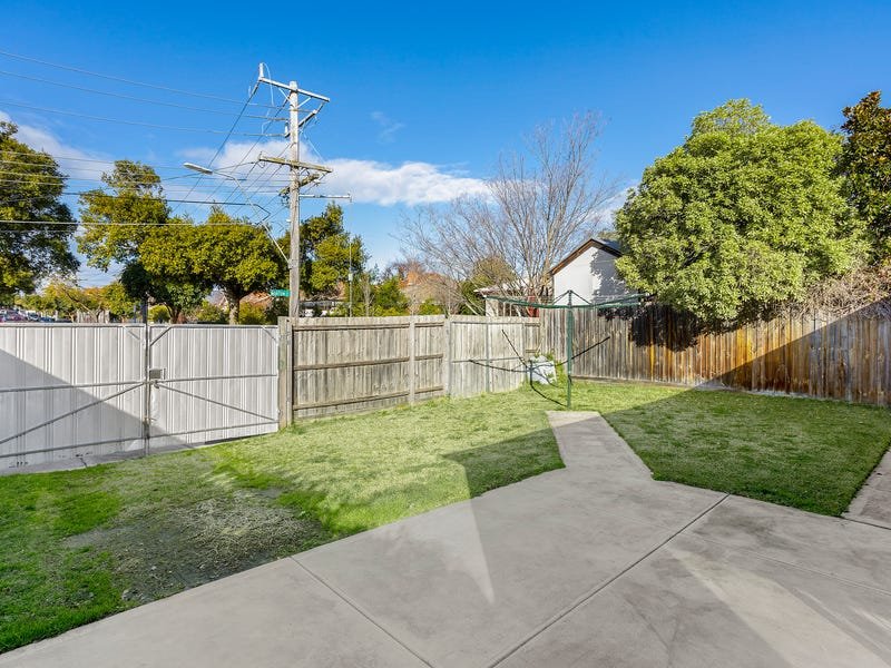 Real Estate and Property in 10 Hopetoun Street, Elsternwick, VIC