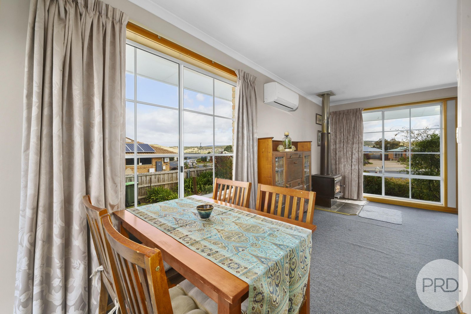 10 Horsham Road OAKDOWNS 9