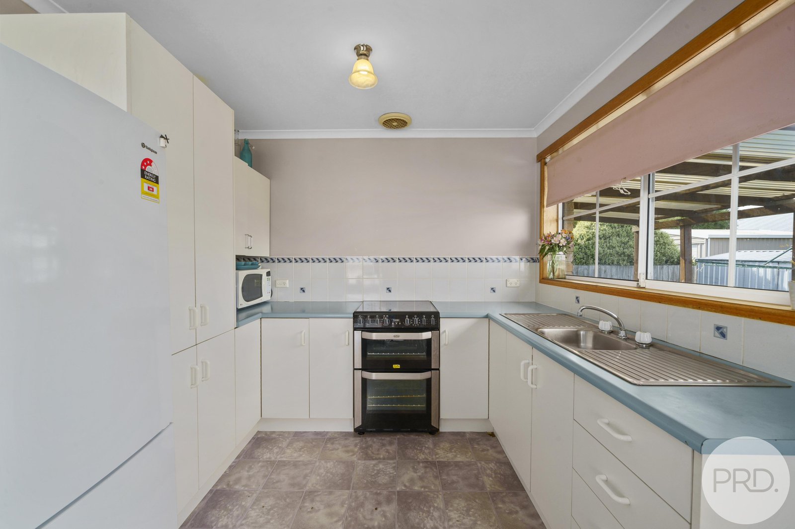 10 Horsham Road OAKDOWNS 11