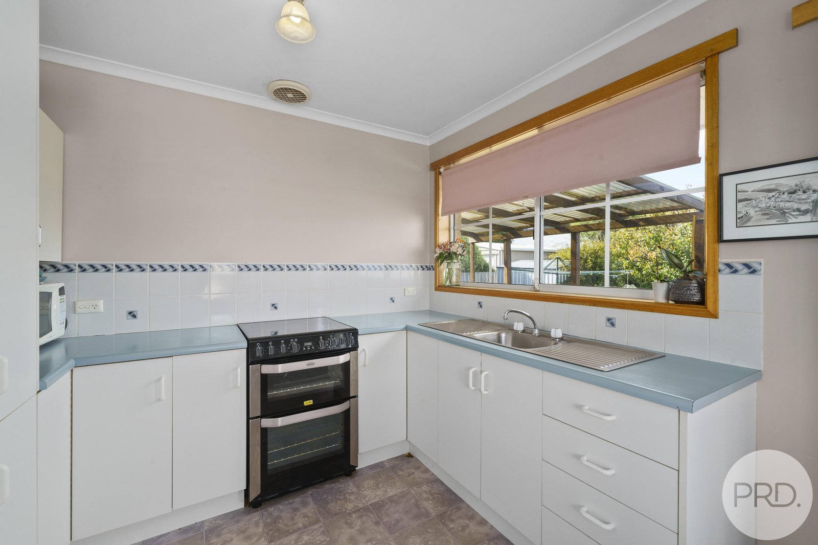 10 Horsham Road OAKDOWNS 12