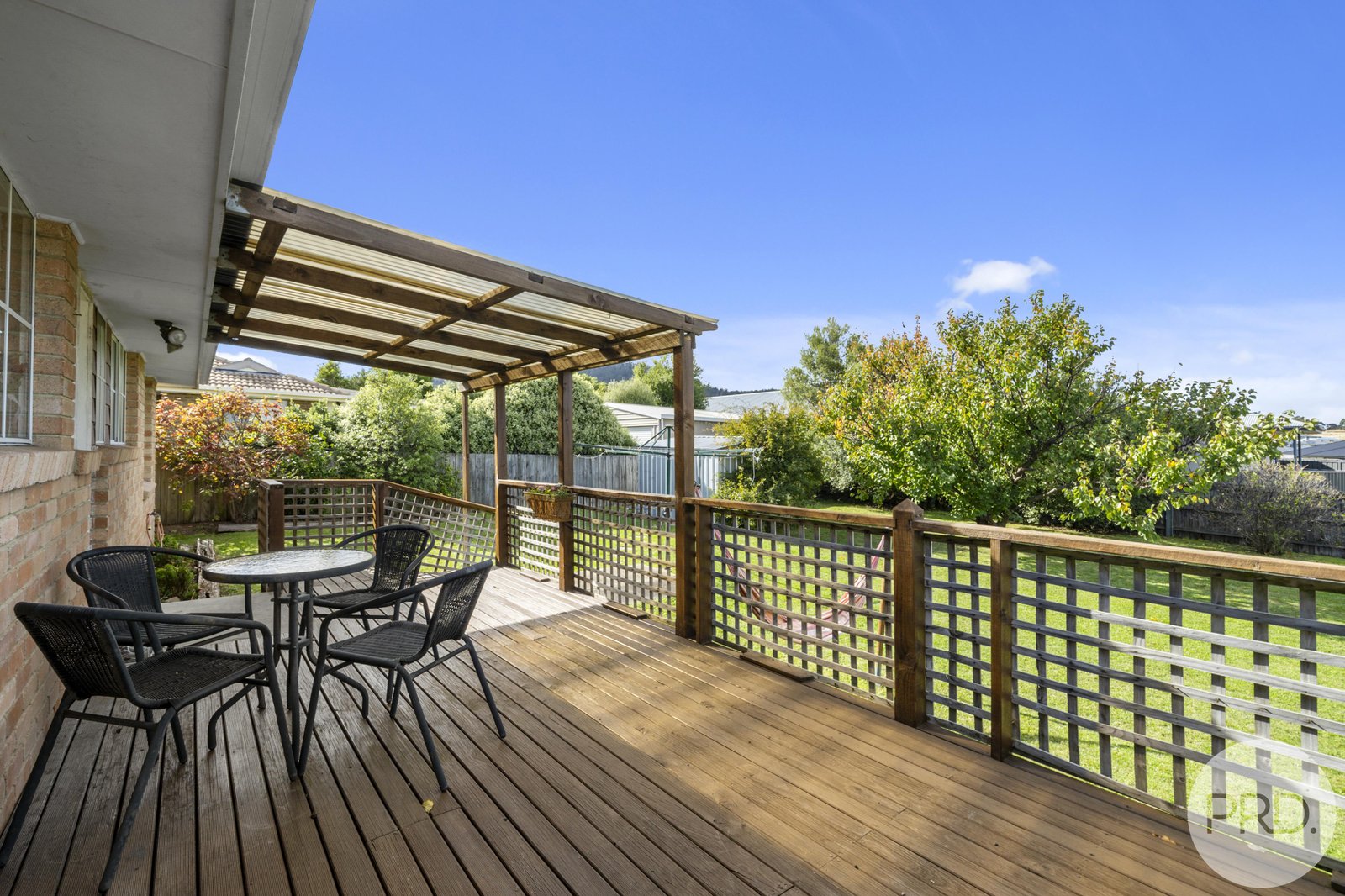 10 Horsham Road OAKDOWNS 13