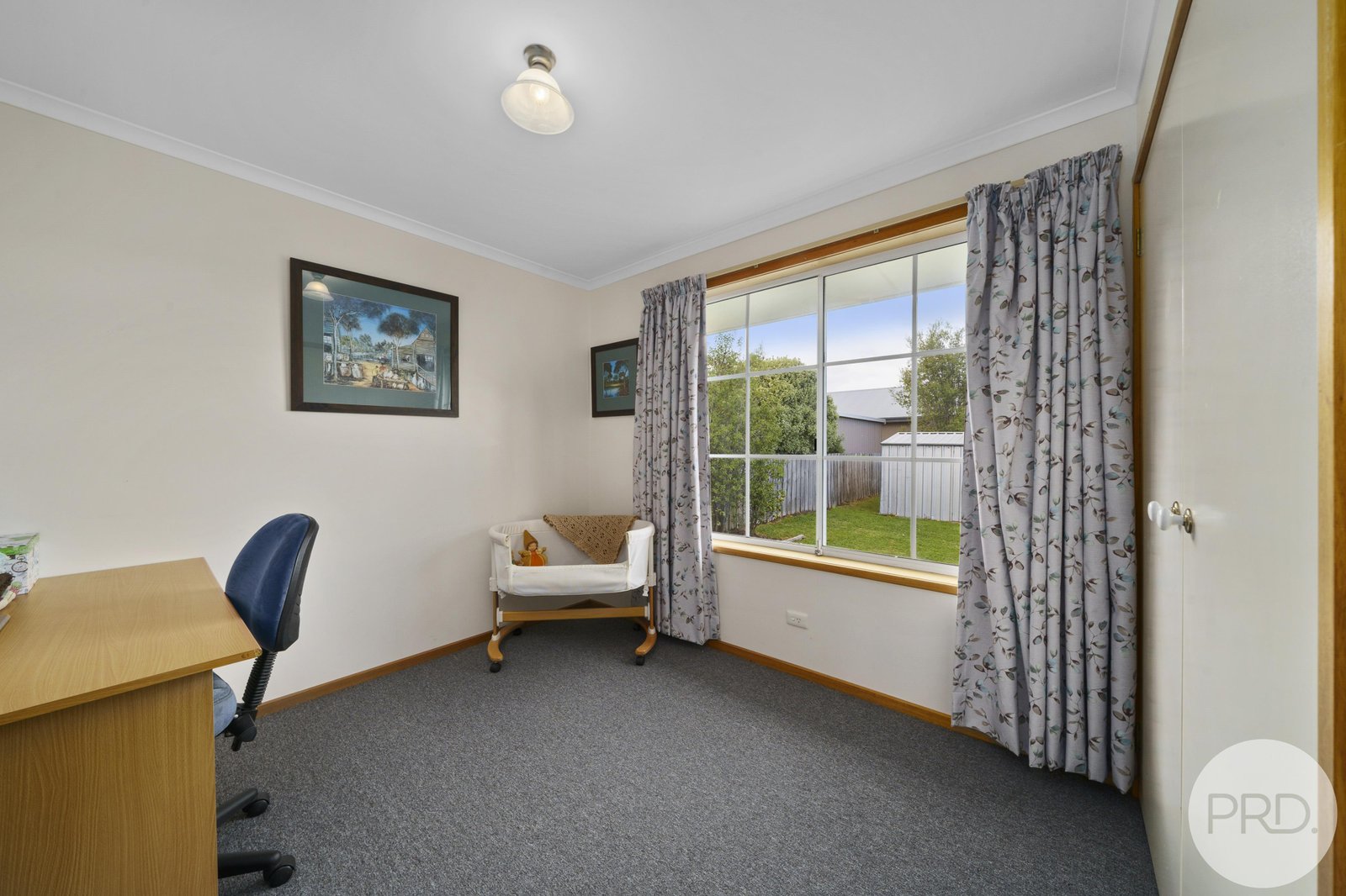 10 Horsham Road OAKDOWNS 19