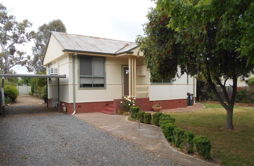 10 Howick Street TUMUT 1