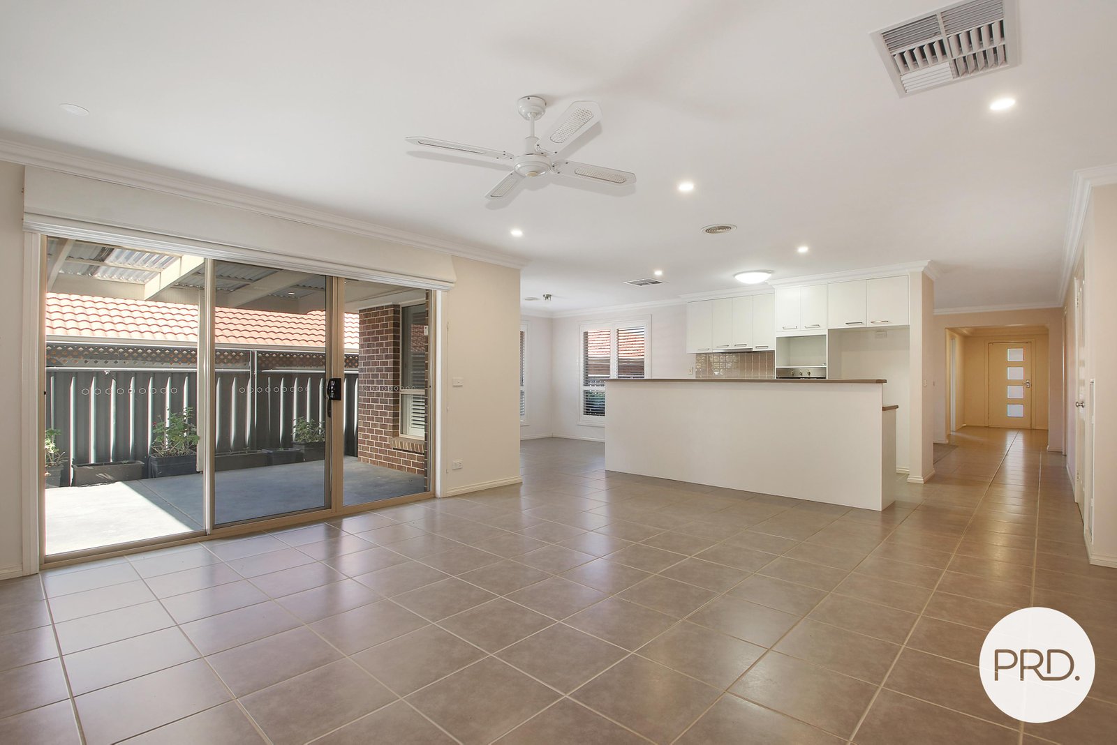 10 James Place EAST ALBURY 2