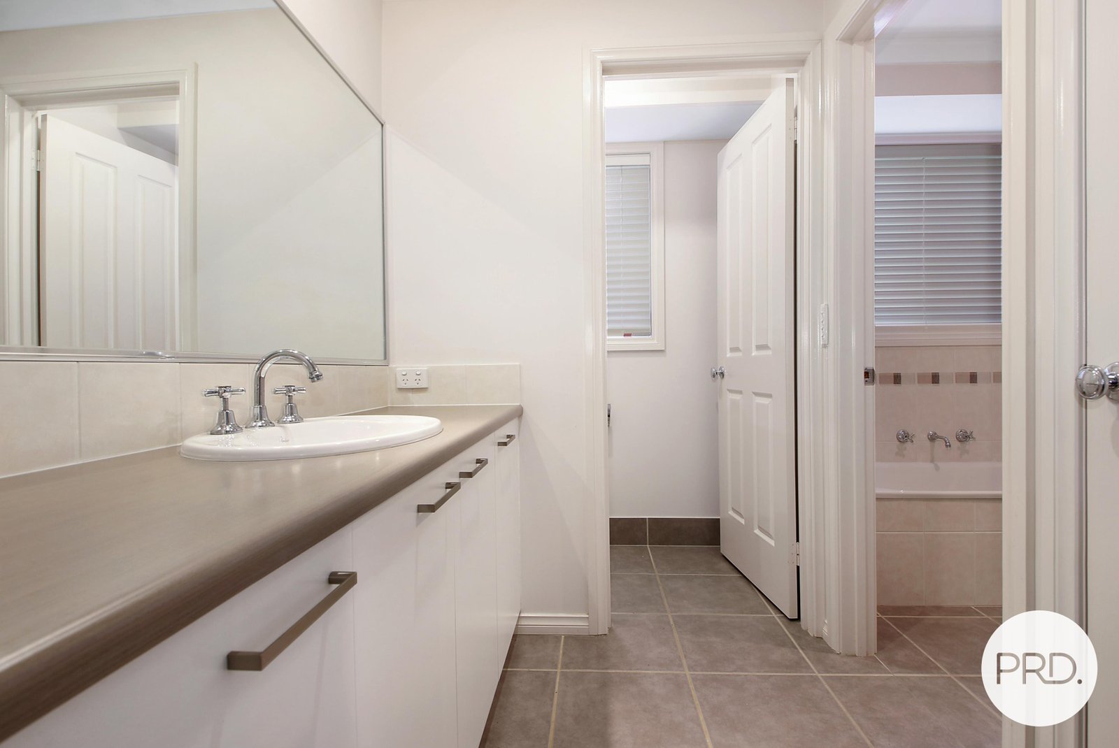 10 James Place EAST ALBURY 6