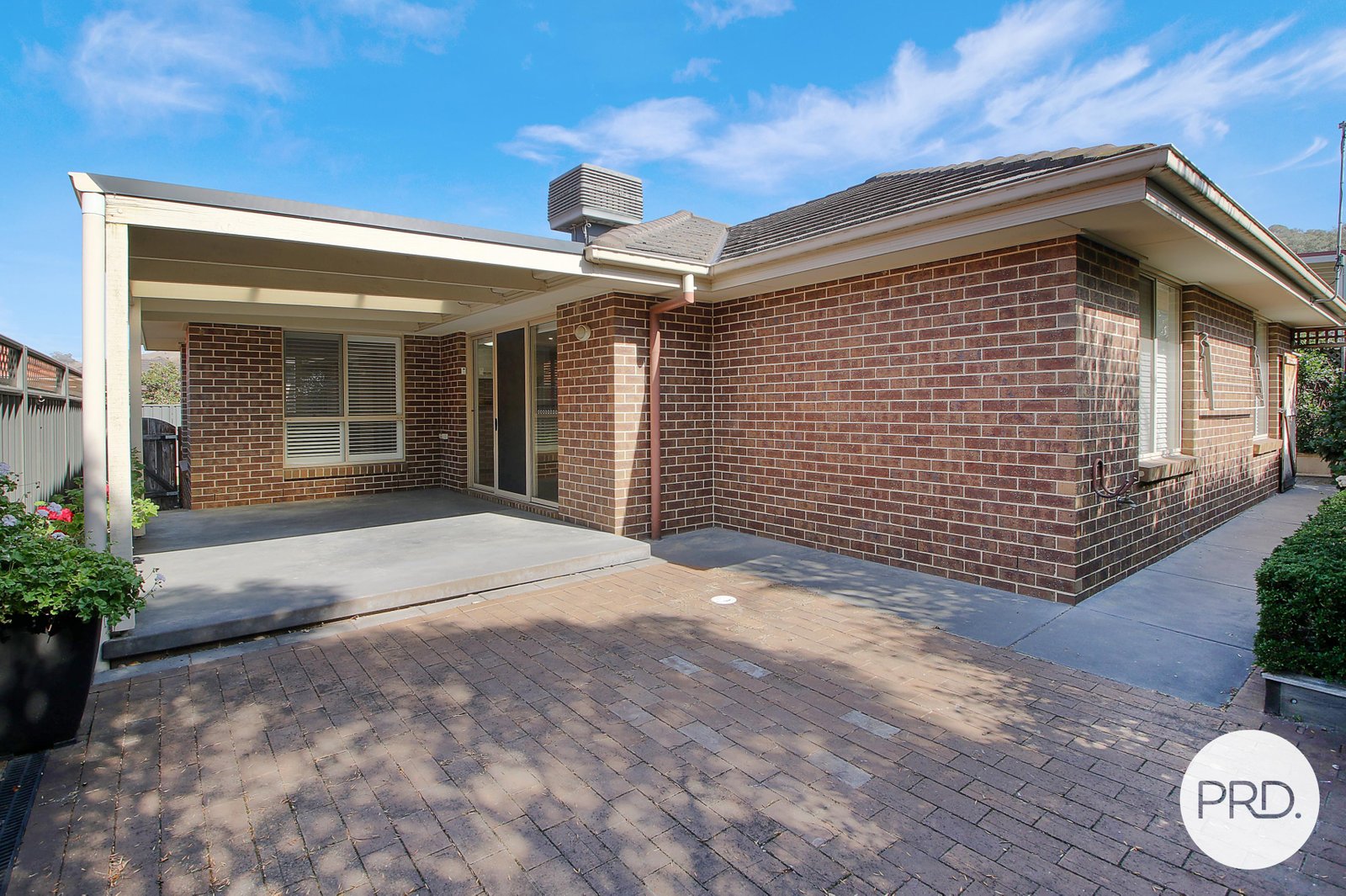 10 James Place EAST ALBURY 8