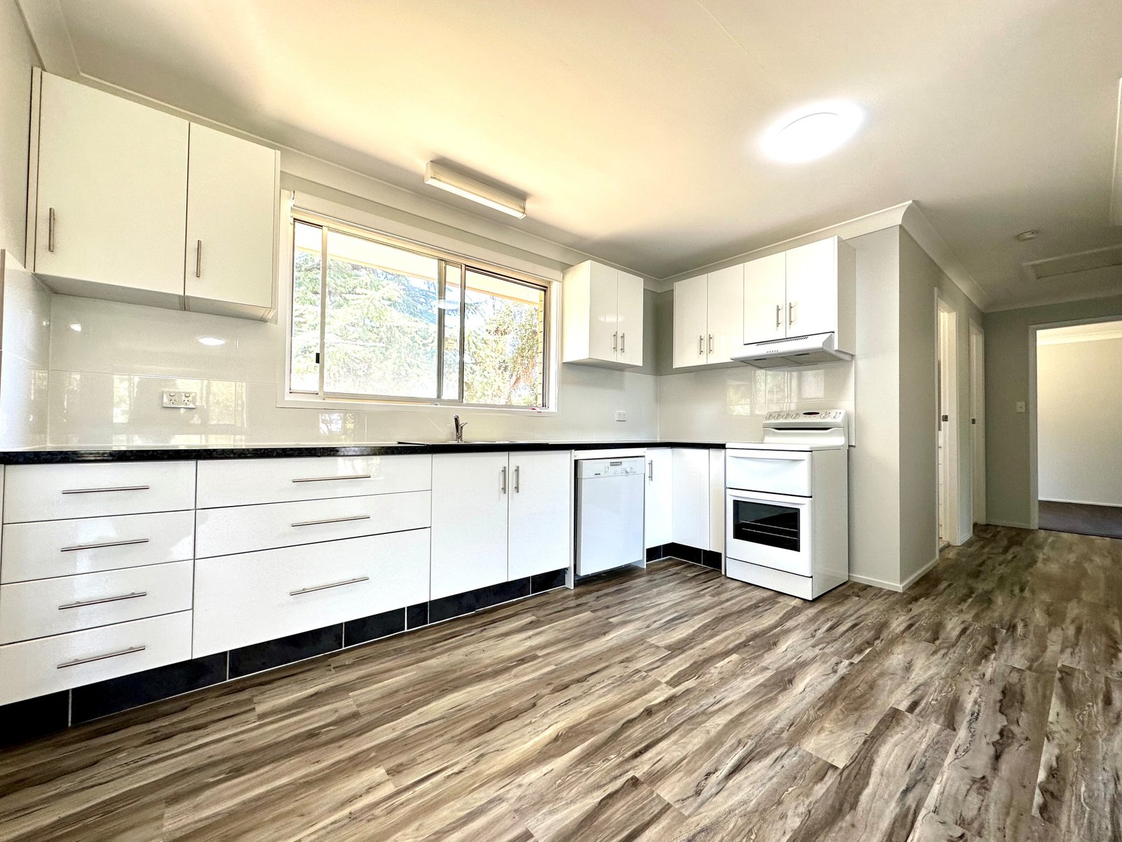 10 Joseph Brown Place TAMWORTH 3