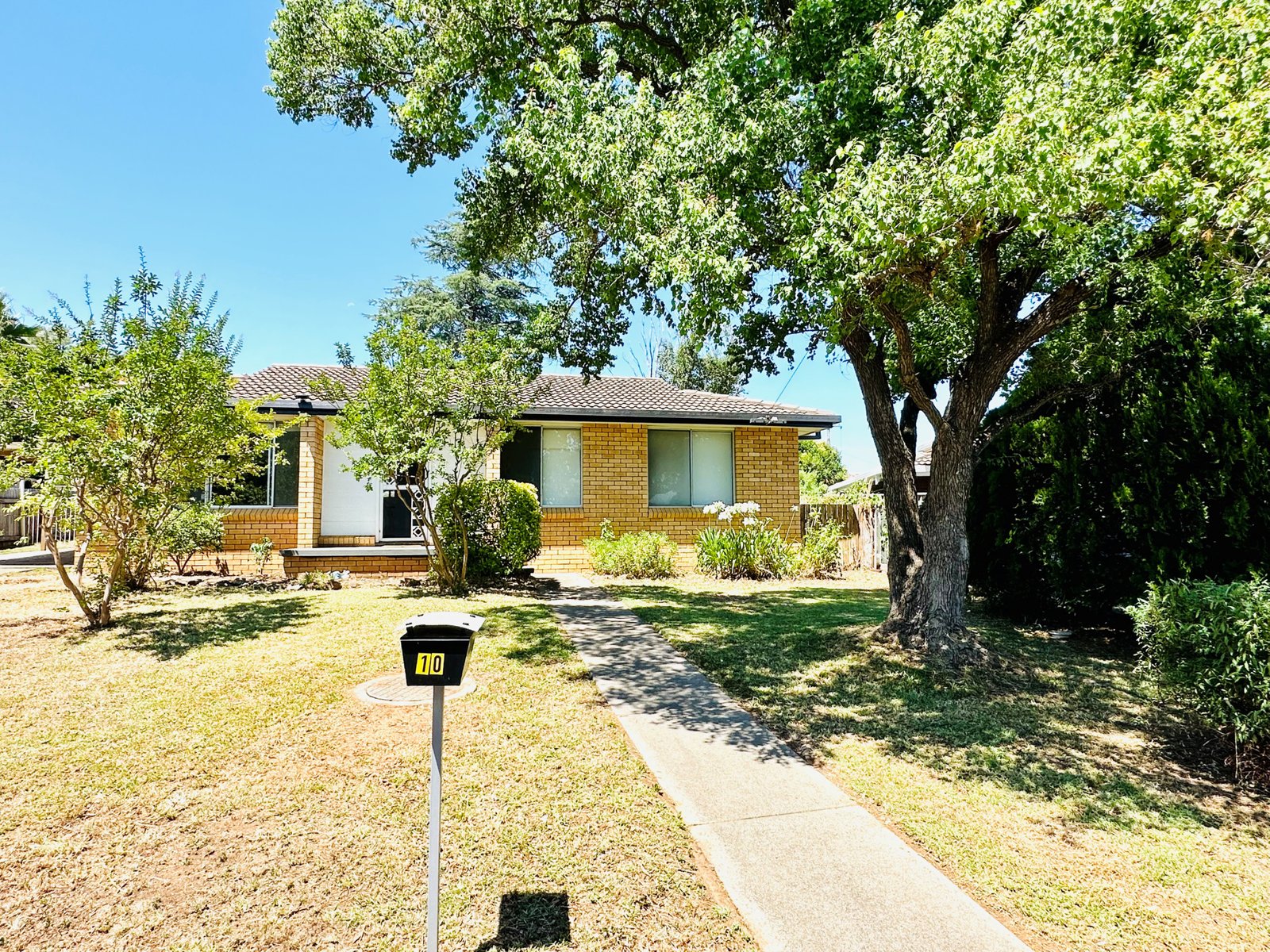 10 Joseph Brown Place TAMWORTH 1