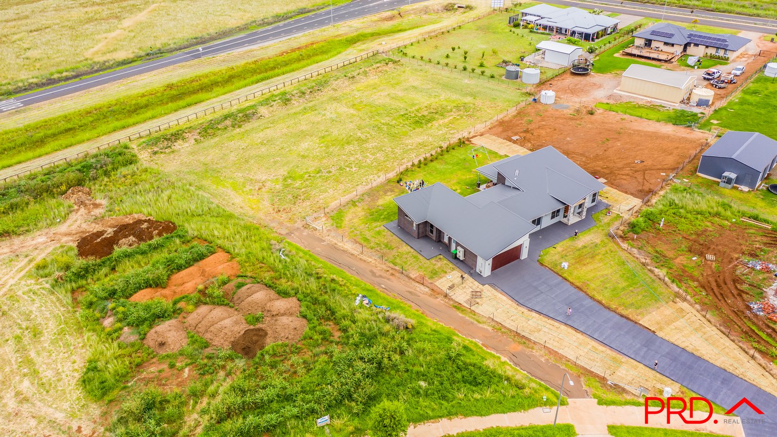 10 Jubata Drive TAMWORTH 7