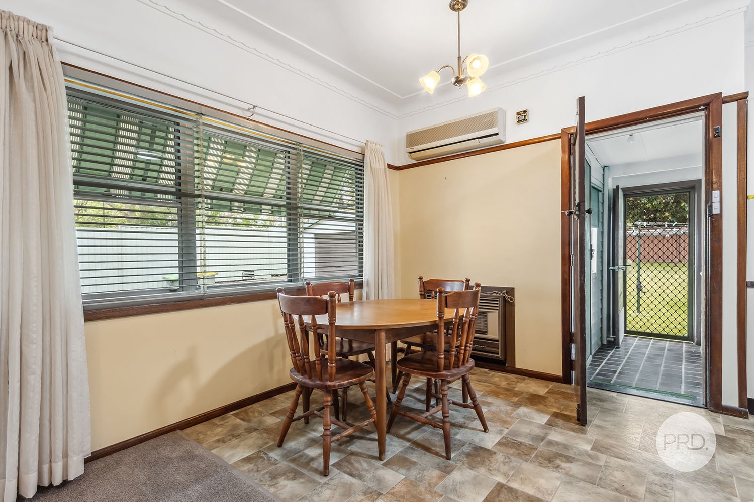 10 Kemp Street MORTDALE 4
