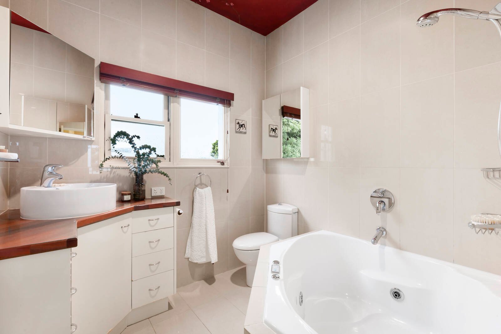 Real Estate and Property in 10 Kenleigh Grove, Prahran, VIC