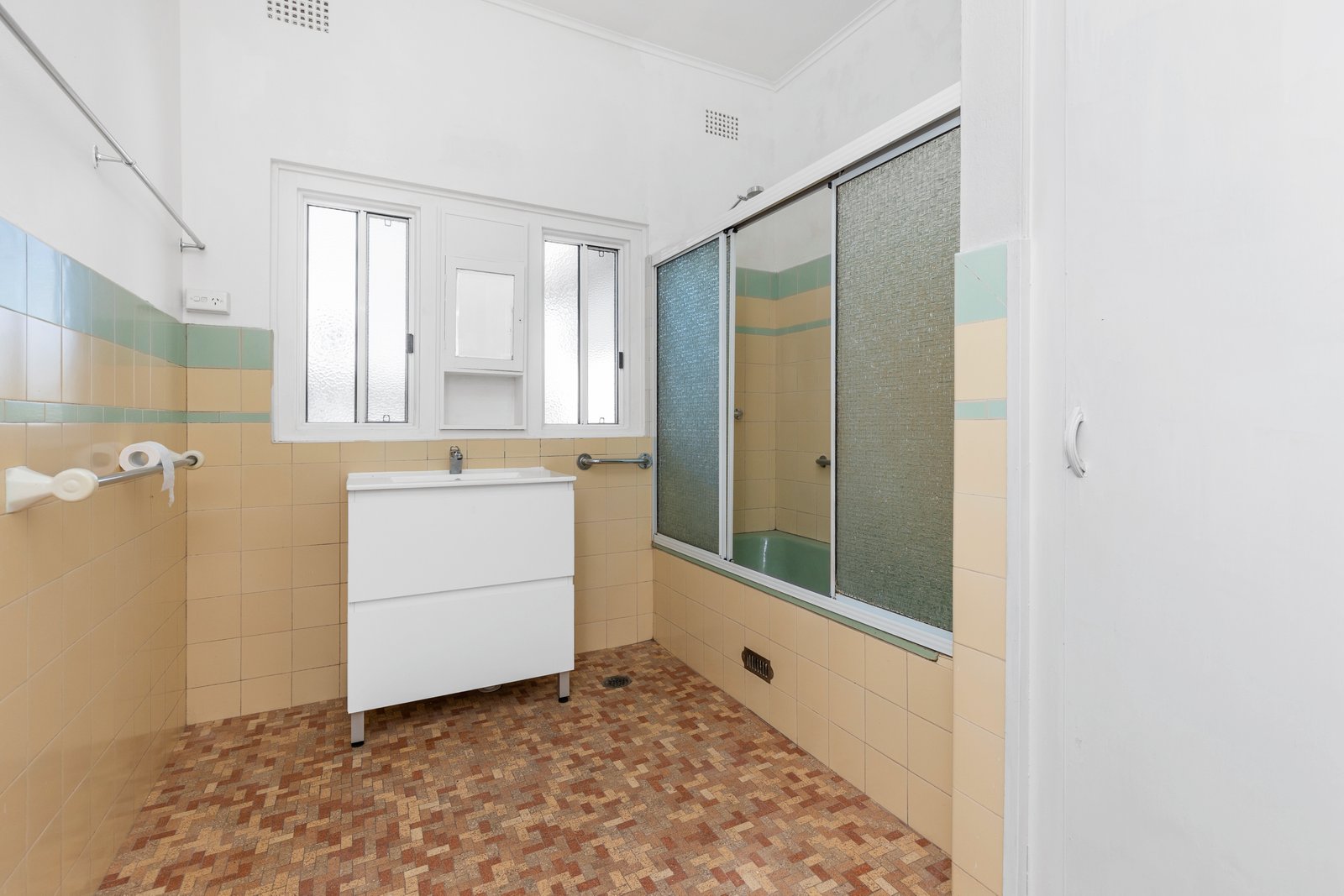 10 Kirk Avenue TUMUT 7