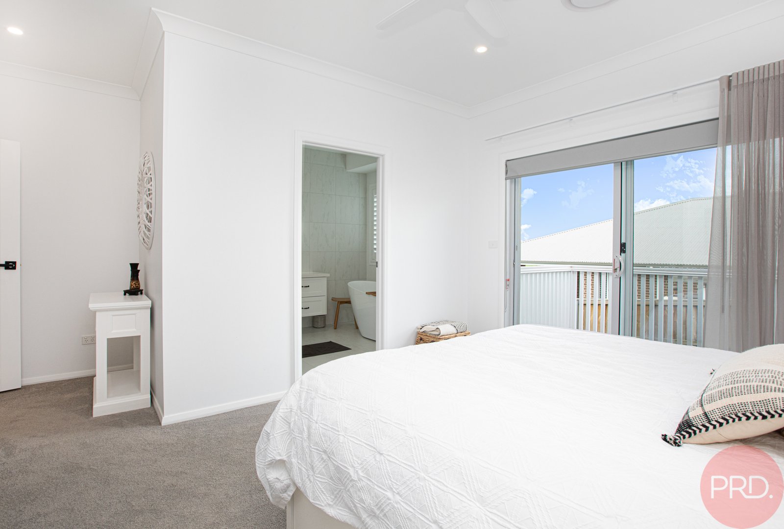 10 Lagoon Avenue BOLWARRA 11