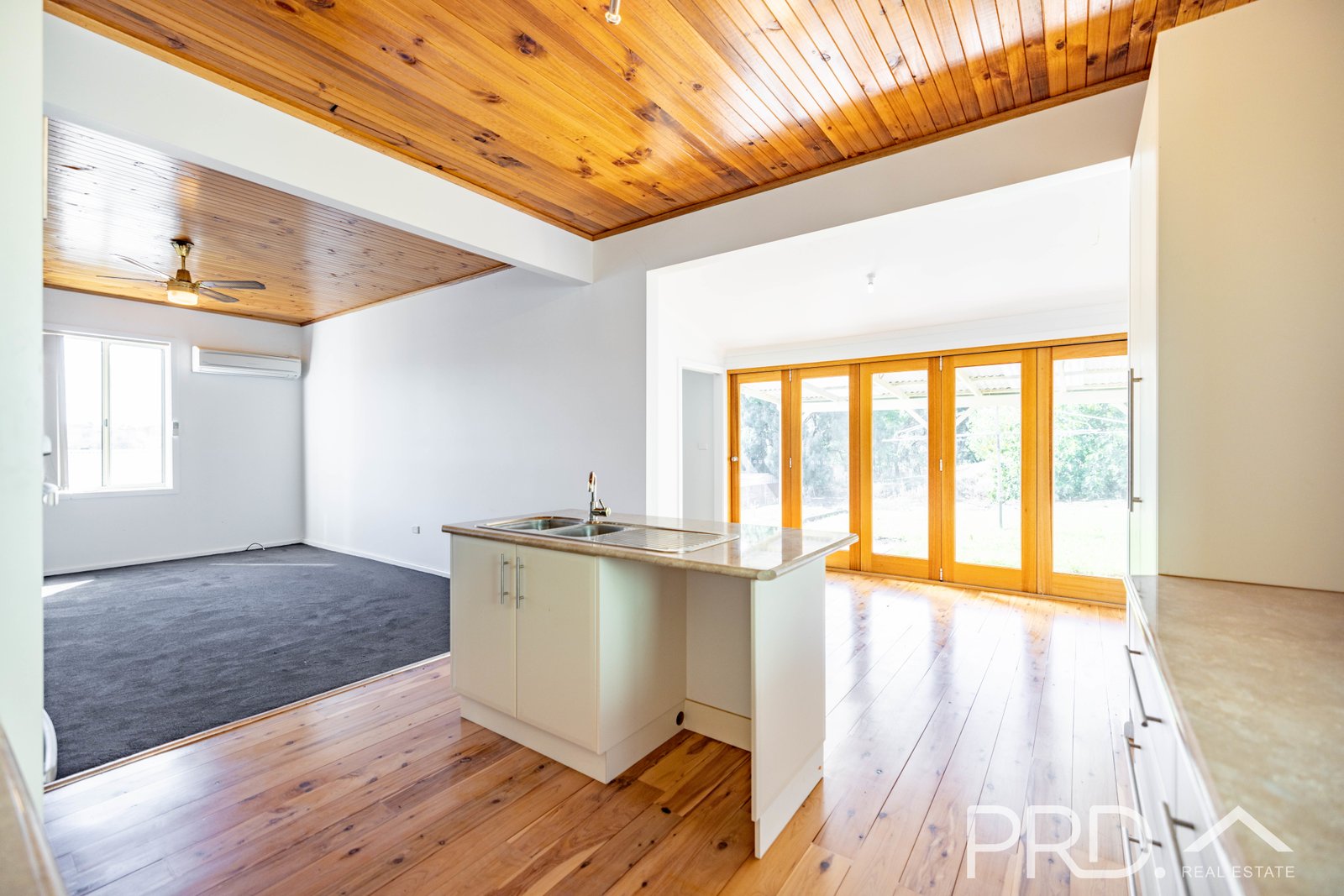 10 Lambie Street TUMUT 9