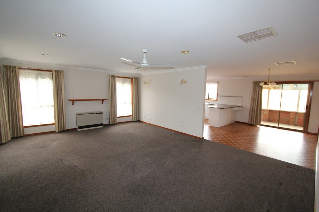 10 Langham Road WENDOUREE 3