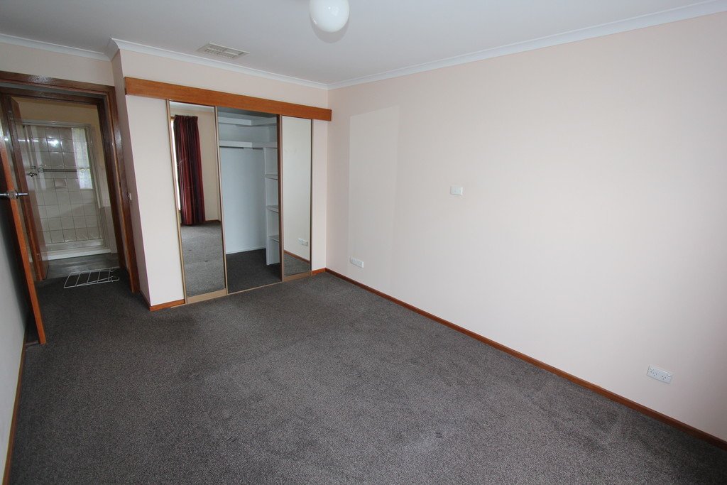 10 Langham Road WENDOUREE 8