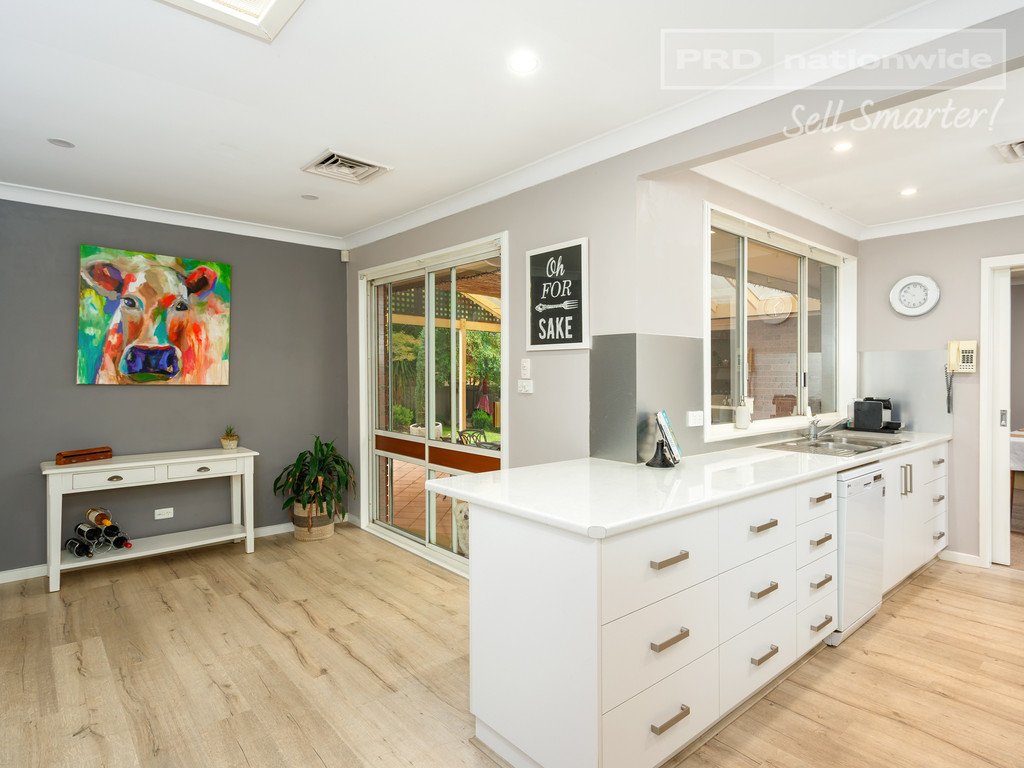 10 Lansdowne Avenue LAKE ALBERT 8