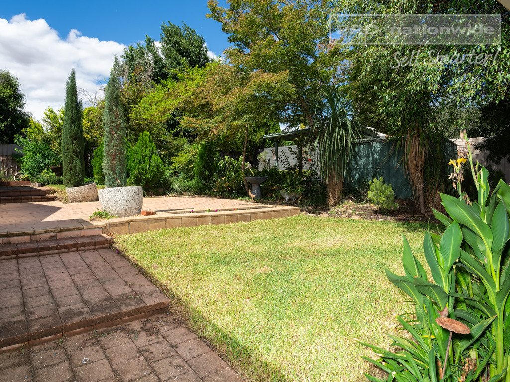 10 Lansdowne Avenue LAKE ALBERT 12