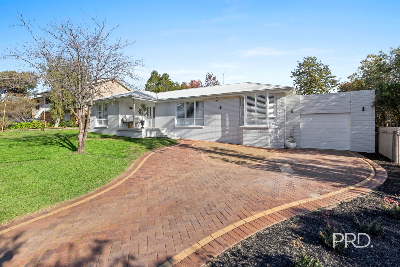 10 Lansdowne Avenue LAKE ALBERT 1