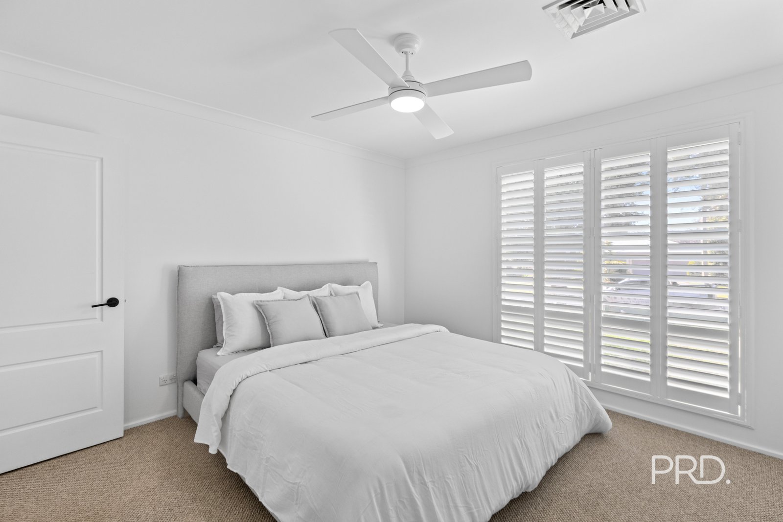 10 Lansdowne Avenue LAKE ALBERT 12