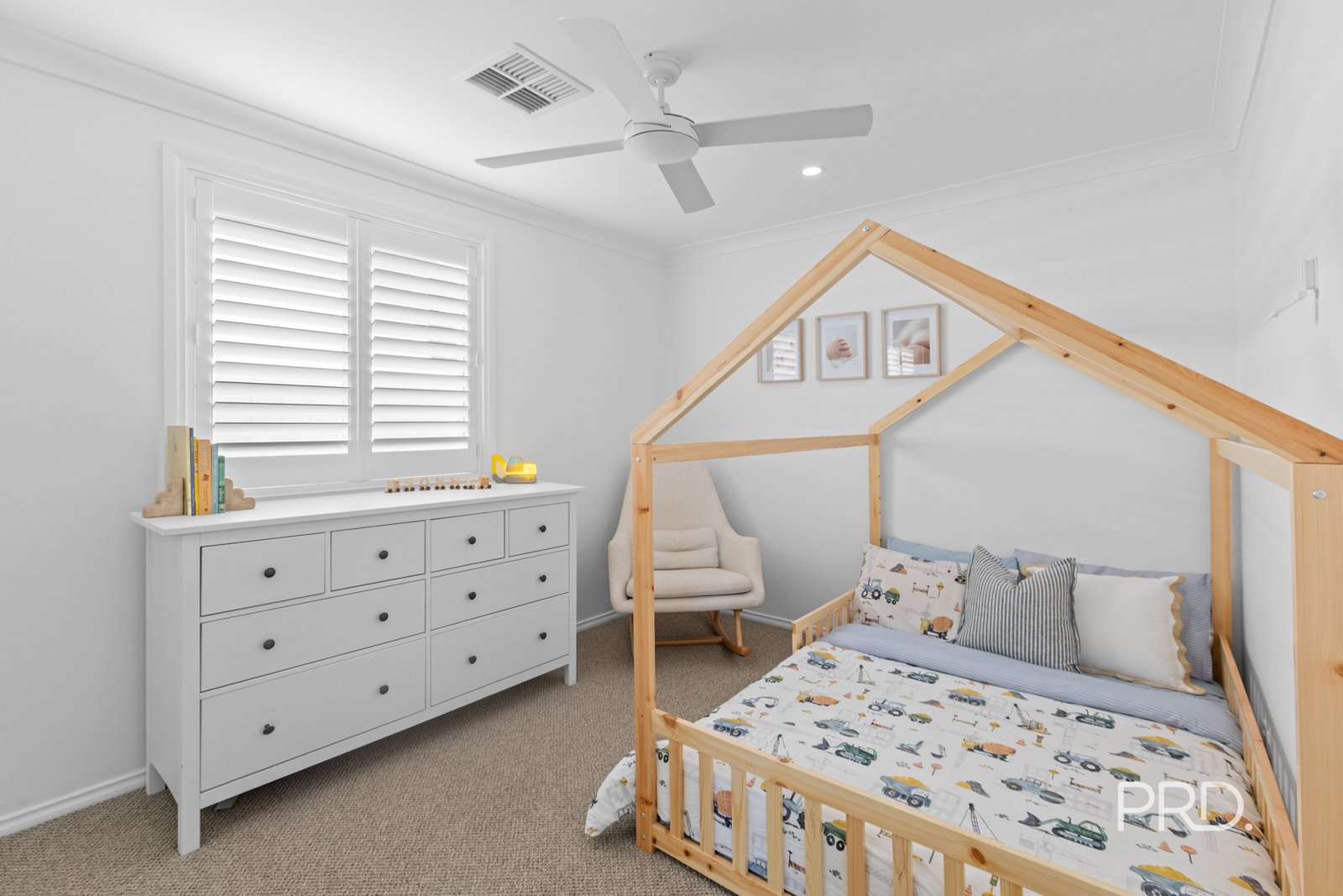 10 Lansdowne Avenue LAKE ALBERT 16