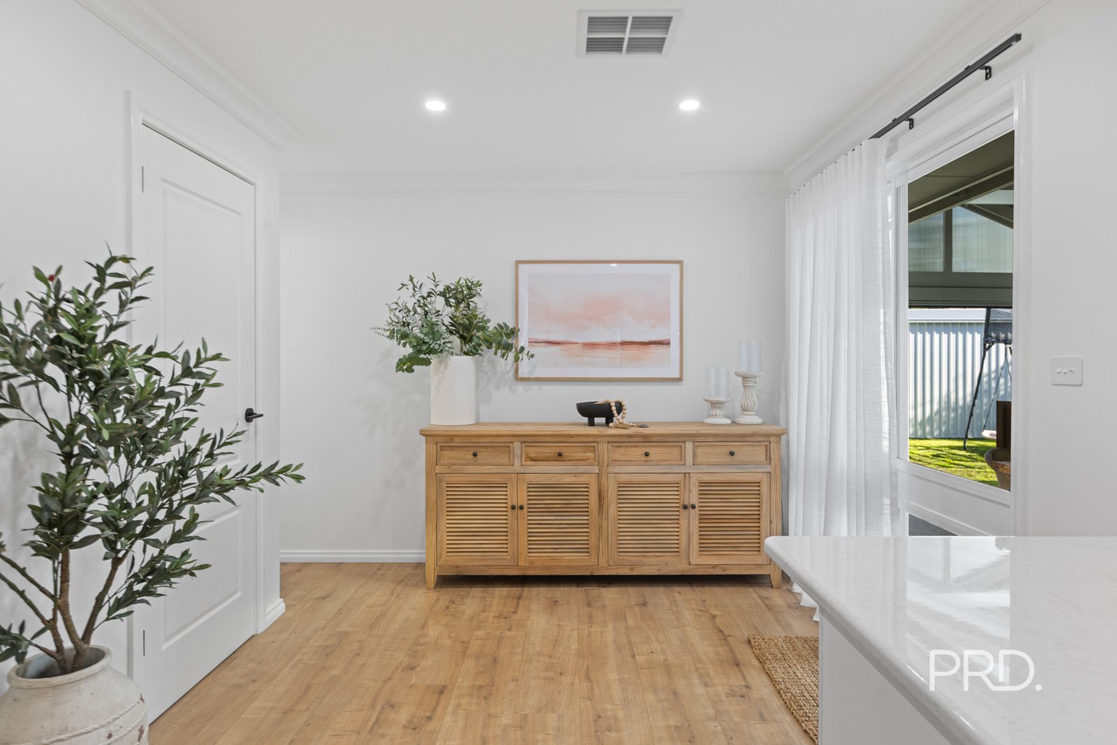 10 Lansdowne Avenue LAKE ALBERT 17