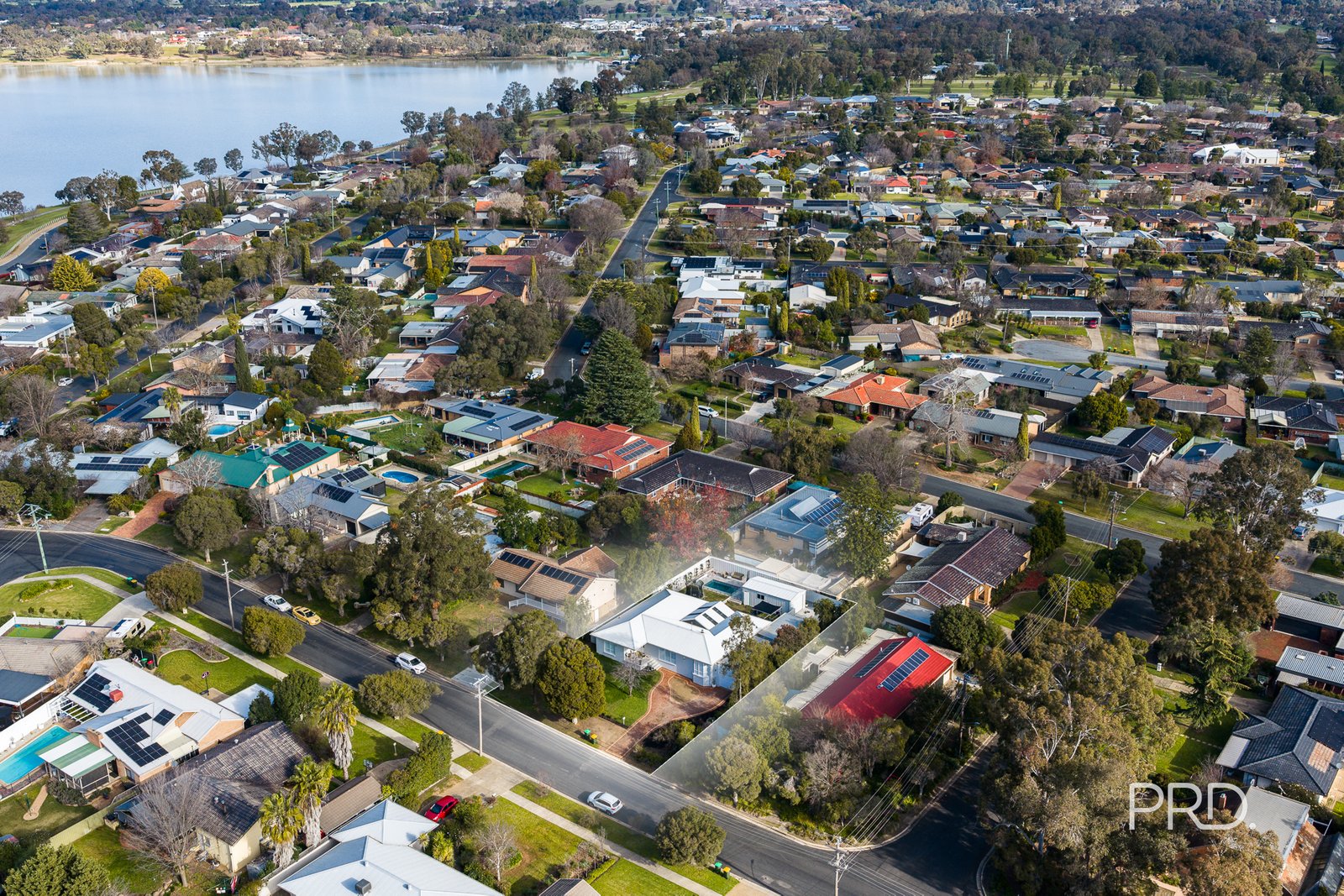 10 Lansdowne Avenue LAKE ALBERT 26
