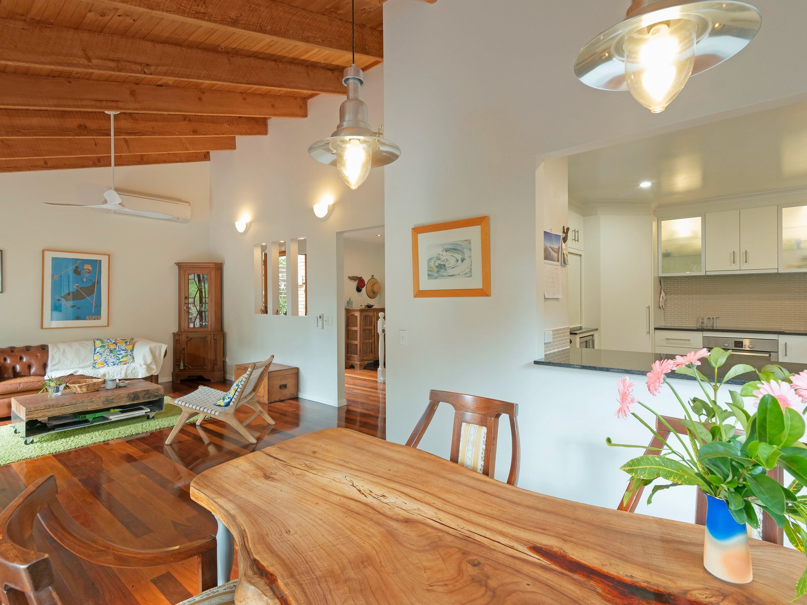 10 Larentia Street CURRUMBIN WATERS 2
