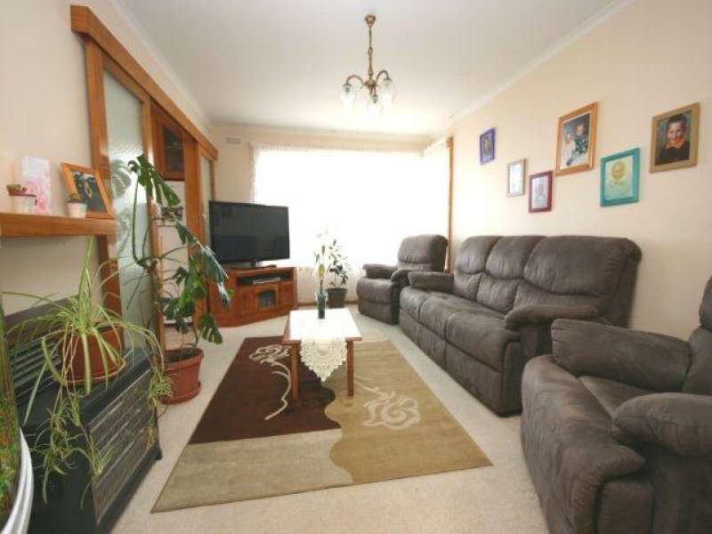 10 Laverack Court AUSTINS FERRY 4