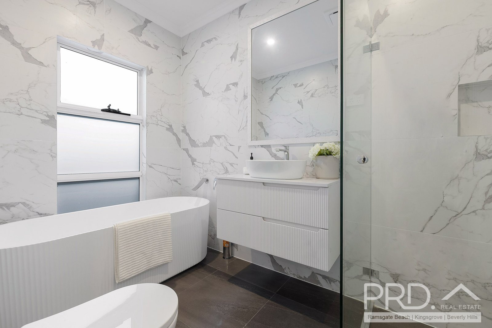 10 Lees Road KINGSGROVE 4