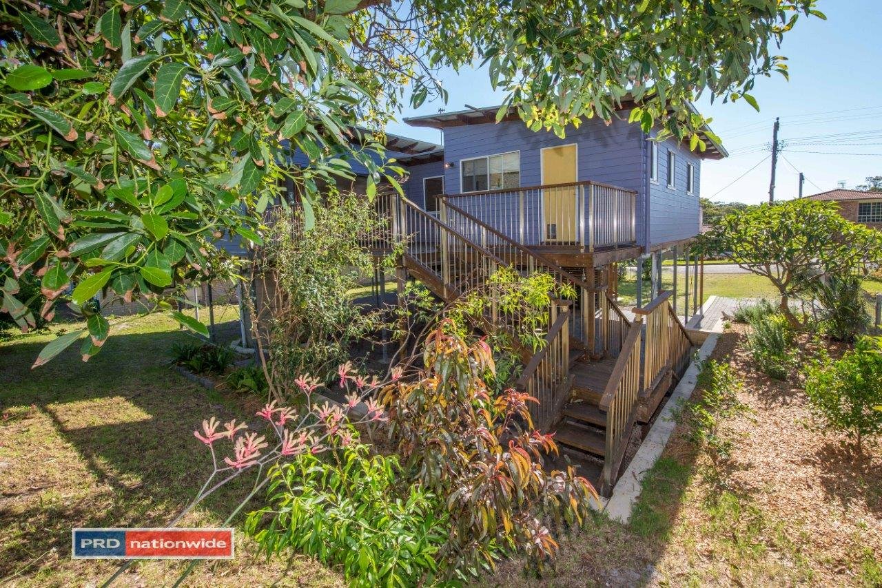 10 Leonard Avenue SHOAL BAY 22