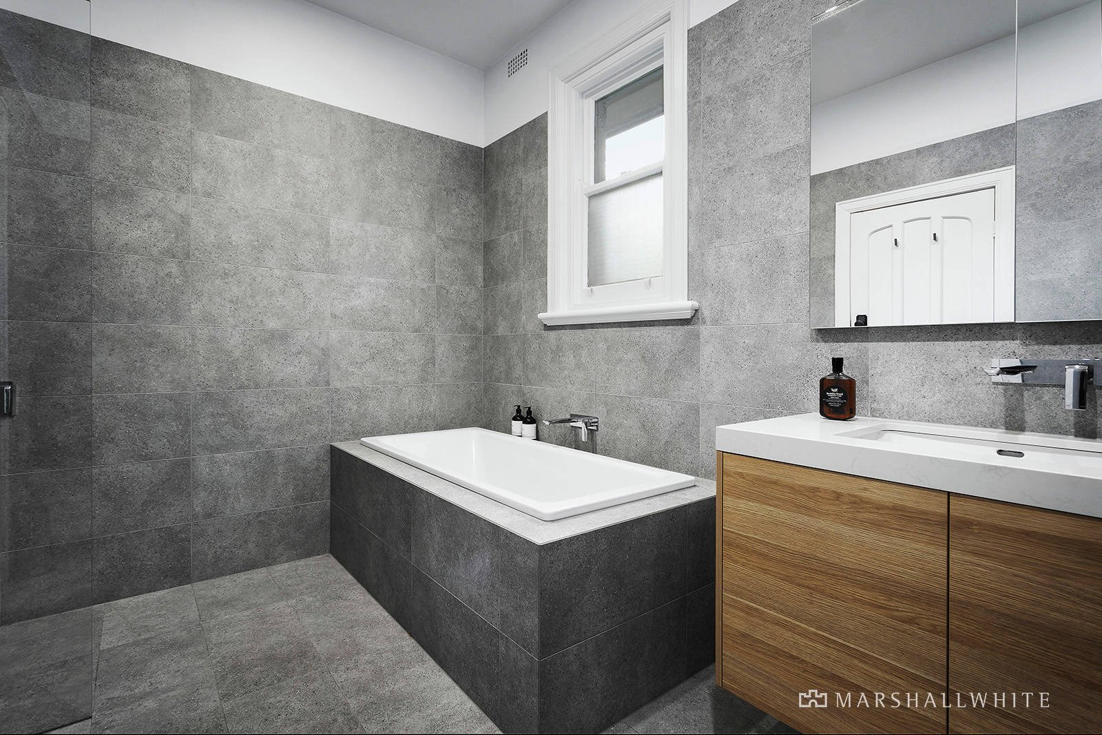 10 Lewes Drive, Malvern East, VIC