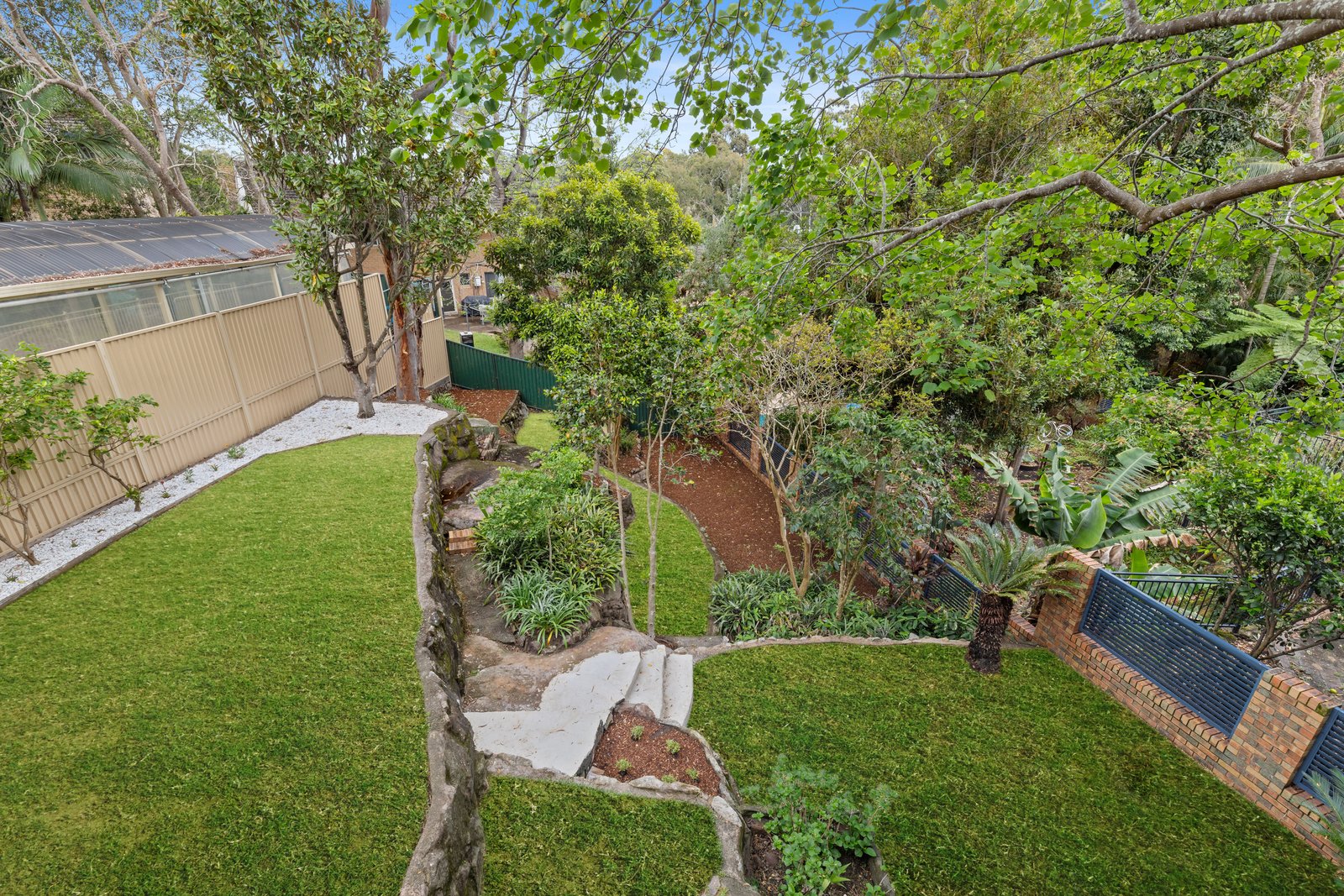 10 Maple Street LUGARNO 13