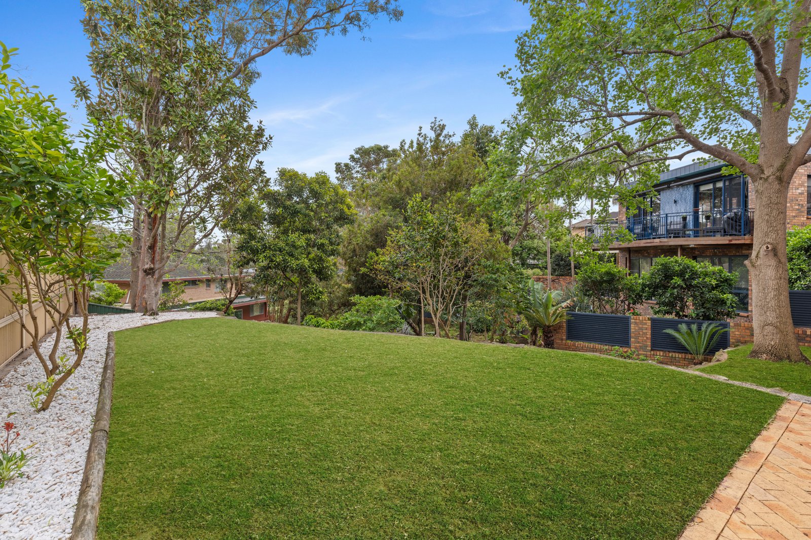 10 Maple Street LUGARNO 14