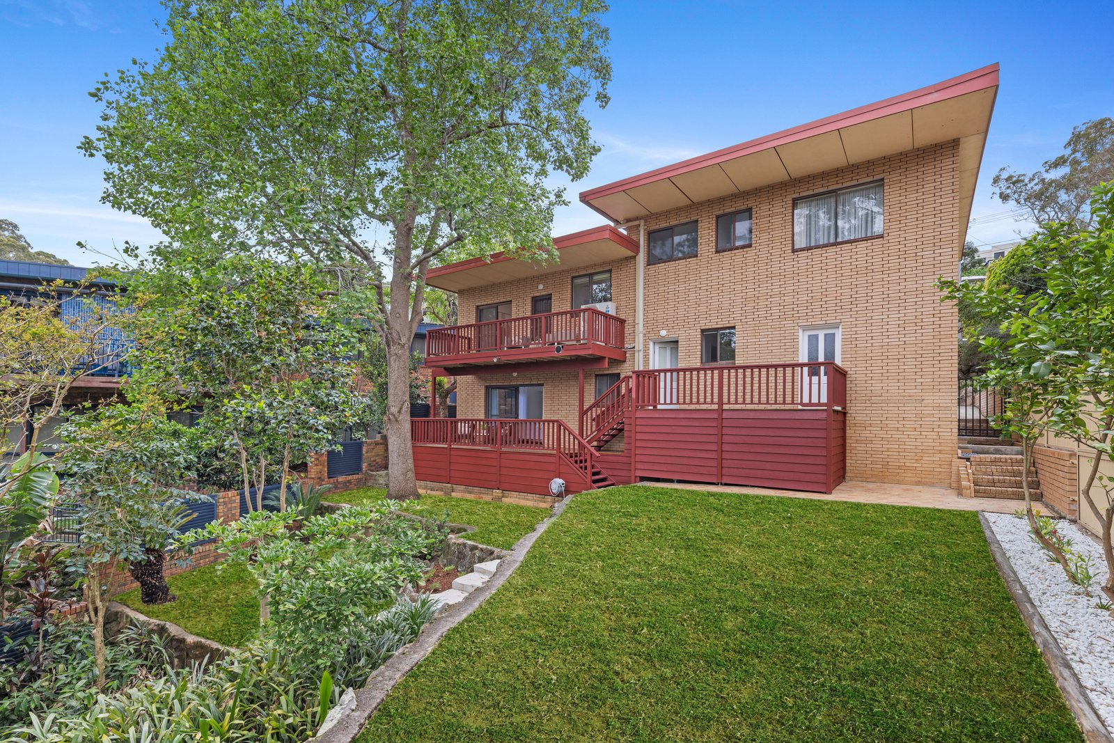 10 Maple Street LUGARNO 15