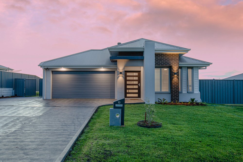 10 Marika Street LOCHINVAR 1