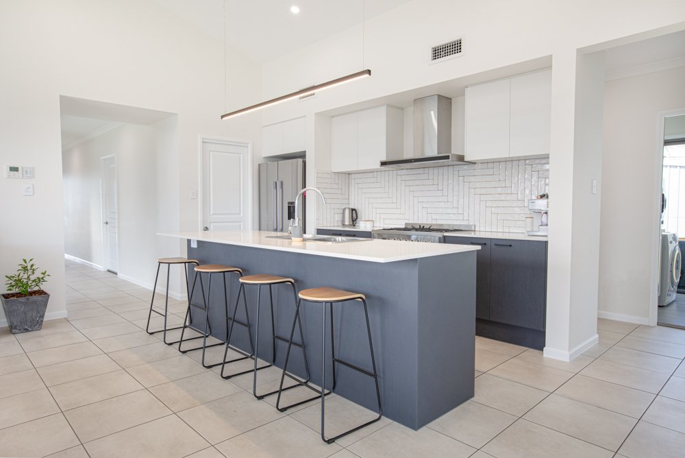 10 Marika Street LOCHINVAR 4