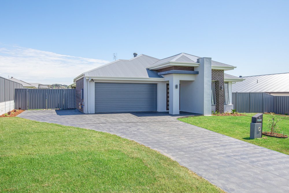 10 Marika Street LOCHINVAR 9