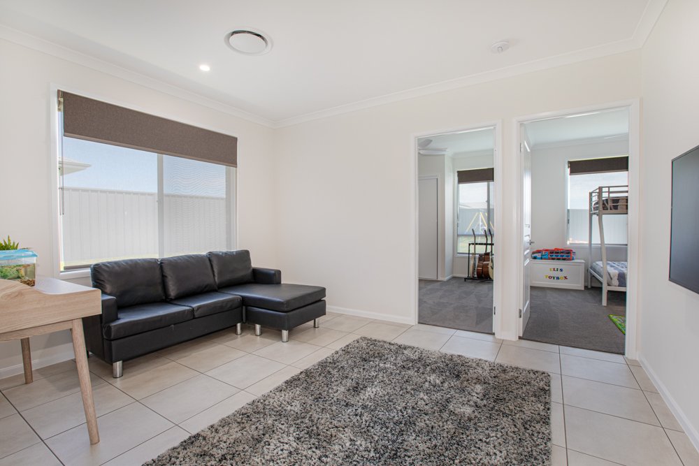 10 Marika Street LOCHINVAR 13