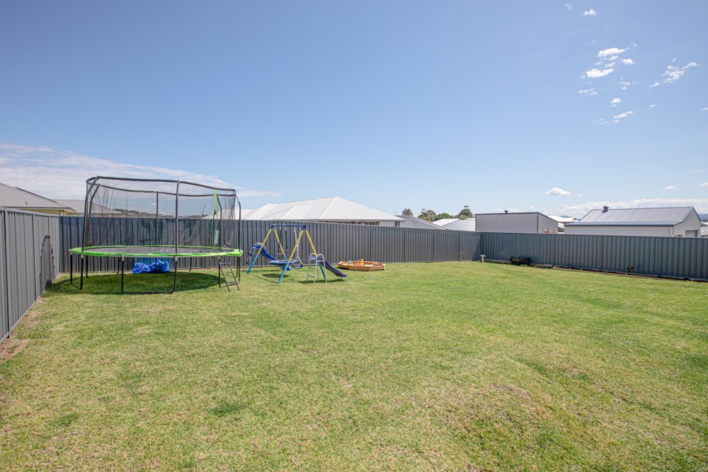 10 Marika Street LOCHINVAR 18