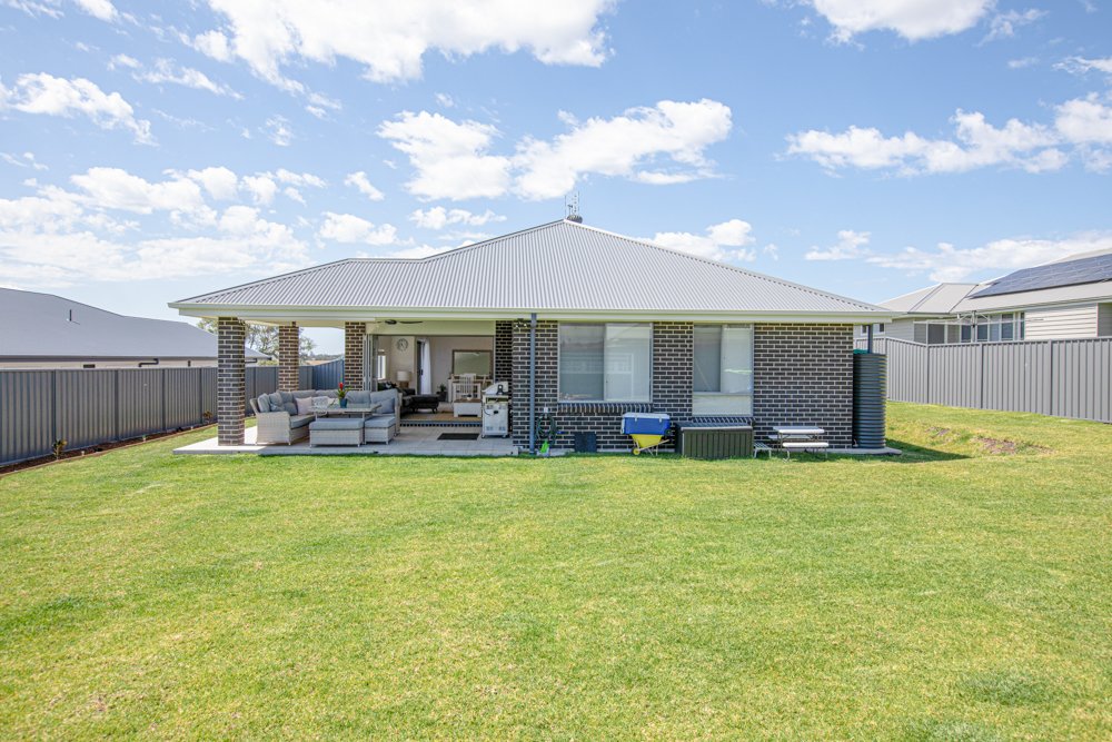 10 Marika Street LOCHINVAR 21