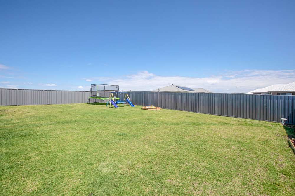 10 Marika Street LOCHINVAR 25
