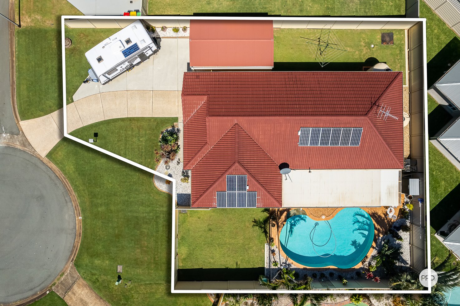 10 MASHIE Place REDLAND BAY 2