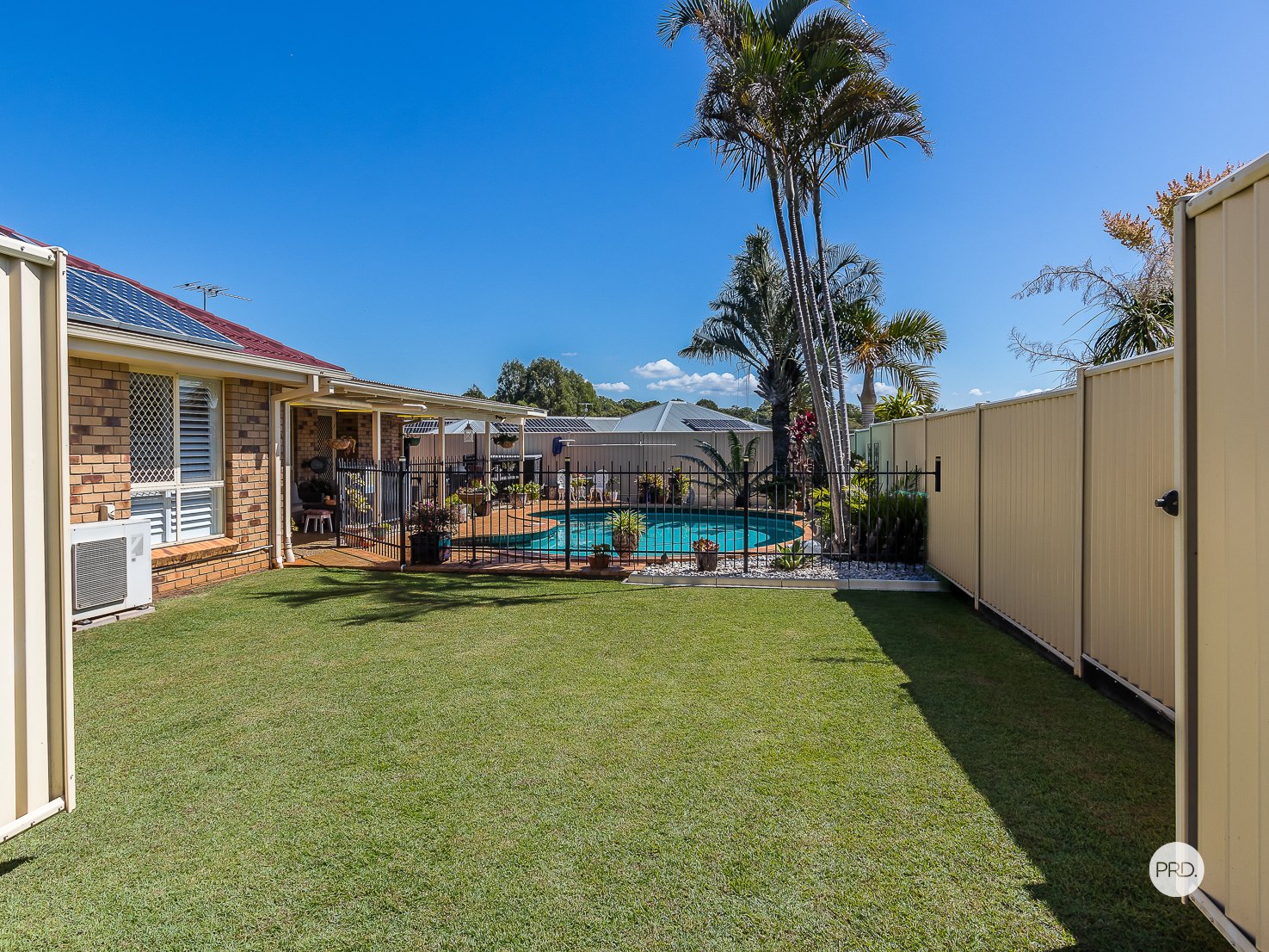 10 MASHIE Place REDLAND BAY 8